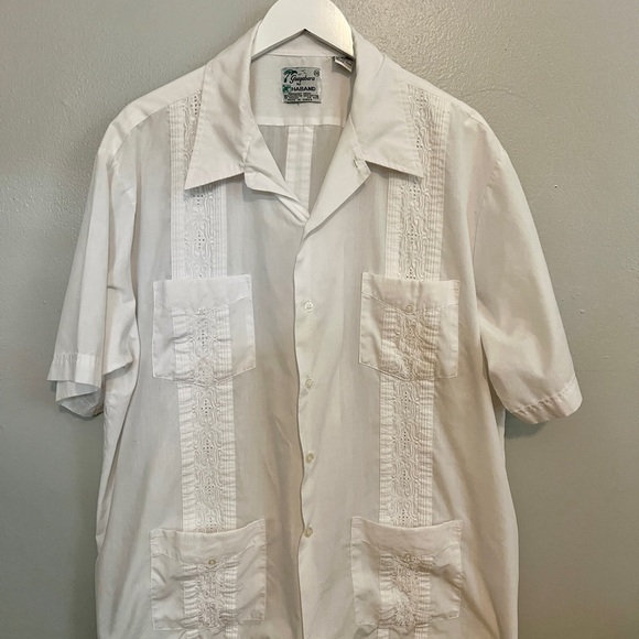 Guayabera Men's White Short Sleeve button vacation Shirt - Picture 1 of 8